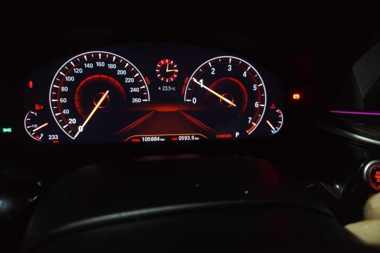 Used BMW 5 Series 2018 530Li Leading Model M Sport Package Odometer Close Up