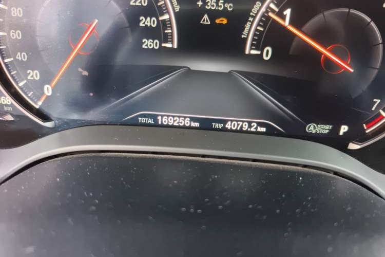 Used BMW 5 Series 2018 530Li xDrive Luxury Package Odometer Close Up
