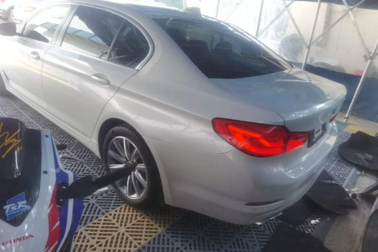 Used BMW 5 Series 2018 528Li Launch Special Edition Rear Left 45 Deg