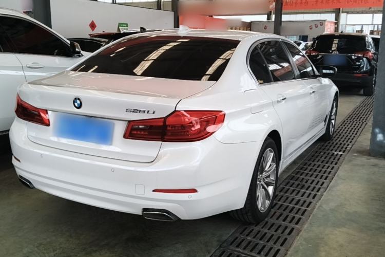 Used BMW 5 Series 2018 528Li Launch Special Edition Rear Right 45 Deg
