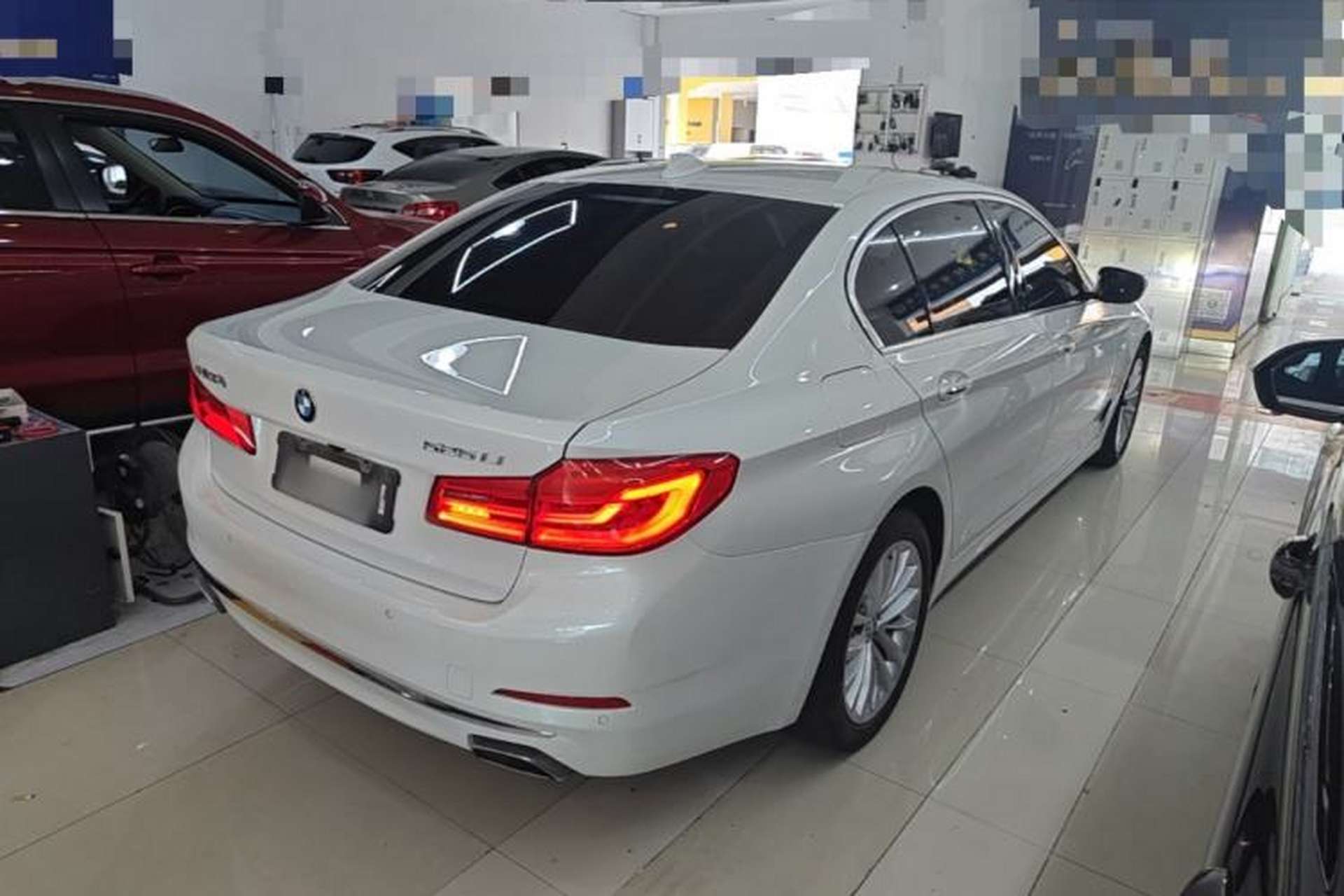 Used BMW 5 Series 2018 525Li Luxury Package Rear Right 45 Deg