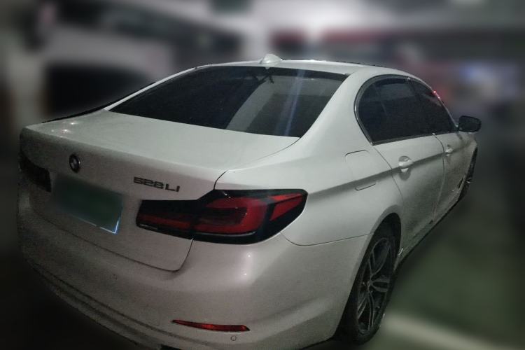 Used BMW 5 Series 2018 528Li Launch Special Edition Rear Right 45 Deg