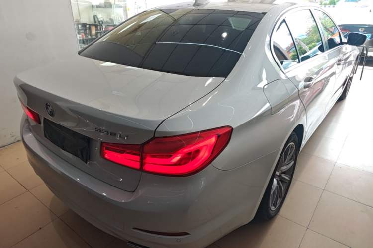 Used BMW 5 Series 2018 528Li Launch Special Edition Rear Right 45 Deg