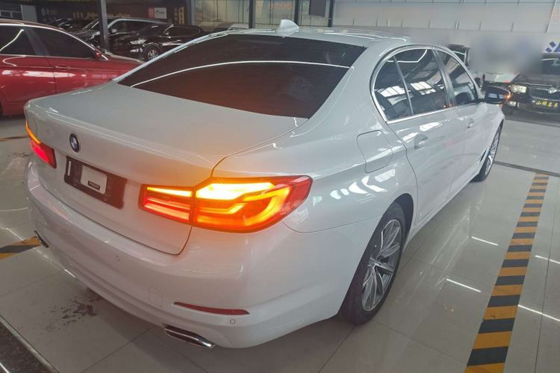 Used BMW 5 Series 2018 528Li Launch Special Edition Rear Right 45 Deg