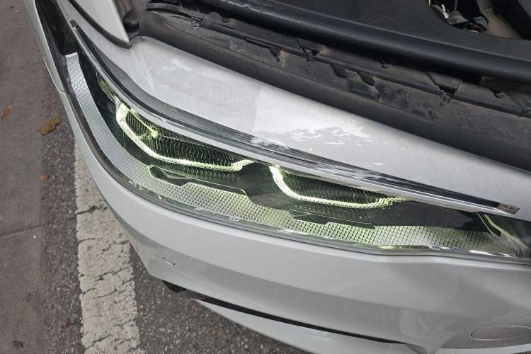 Used BMW 5 Series 2018 530Li Luxury Edition M Sport Package Right Front Headlight