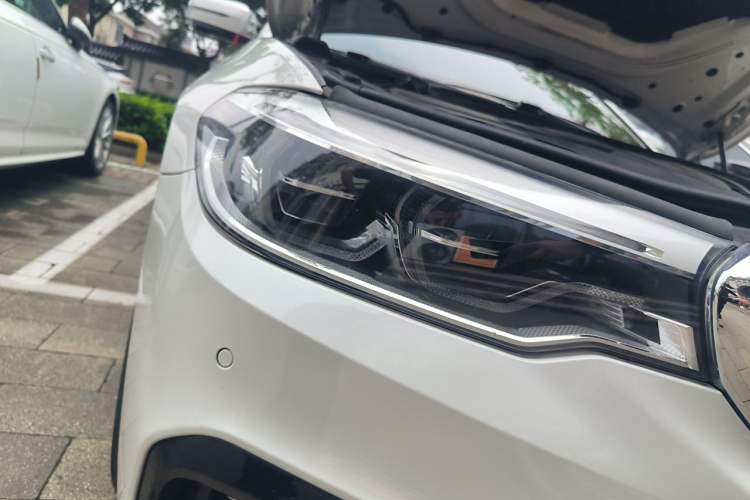 Used BMW 5 Series 2018 530Li Luxury Edition M Sport Package Right Front Headlight