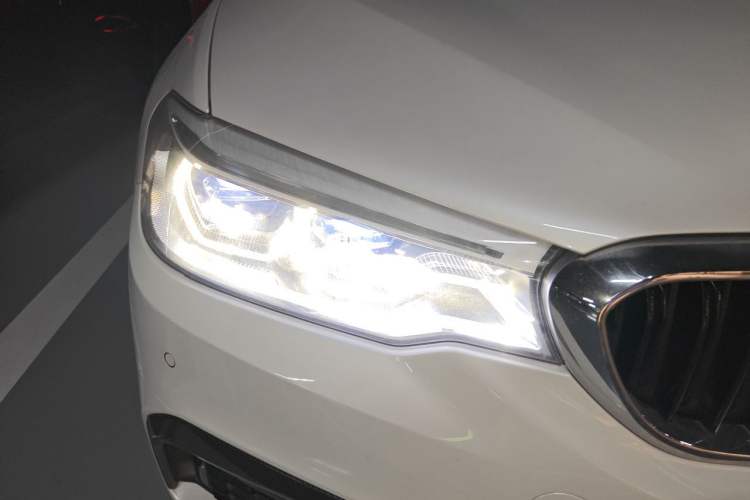 Used BMW 5 Series 2018 530Li Luxury Edition M Sport Package Right Front Headlight