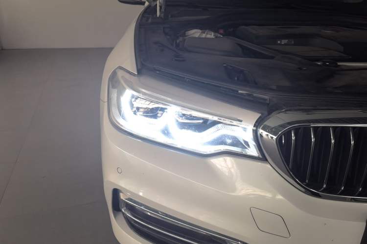 Used BMW 5 Series 2018 Facelifted 530Li Luxury Edition Premium Package Right Front Headlight