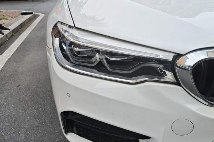 Used BMW 5 Series 2018 Restyled 530Li Leading Edition M Sport Package Right Front Headlight