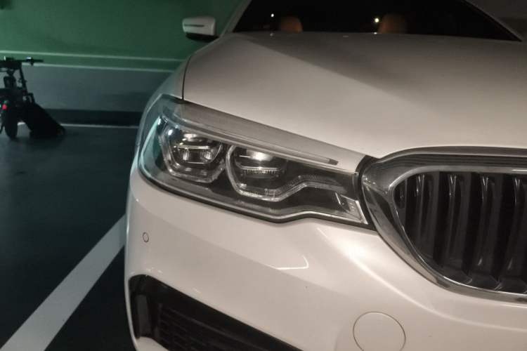 Used BMW 5 Series 2018 Restyled 530Li Luxury Edition M Sport Package Right Front Headlight