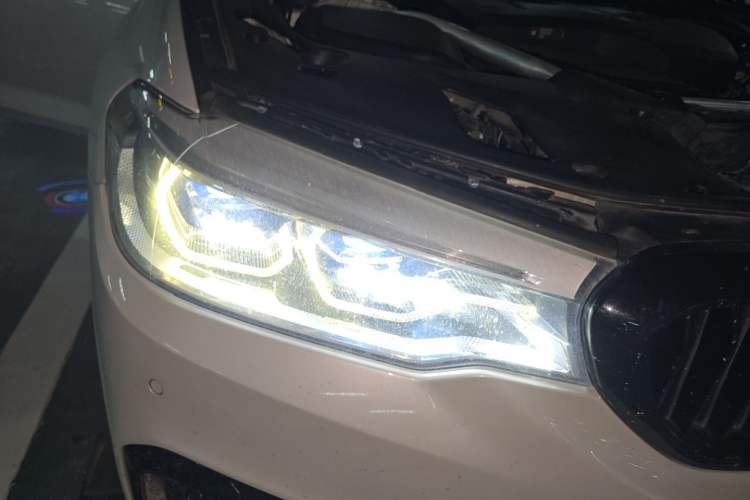 Used BMW 5 Series 2018 530Li Luxury Edition M Sport Package Right Front Headlight