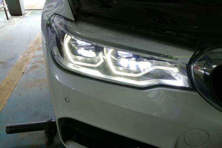 Used BMW 5 Series 2018 525Li M Sport Package Right Front Headlight