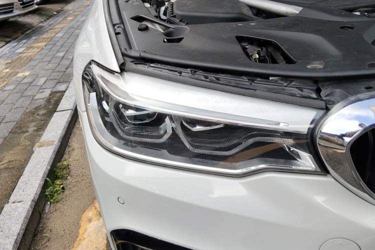 Used BMW 5 Series 2018 Restyled 530Li Leading Edition M Sport Package Right Front Headlight