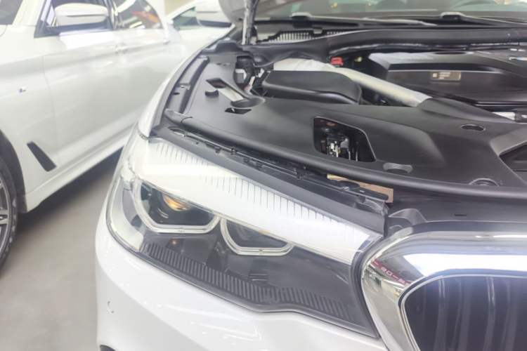 Used BMW 5 Series 2018 Restyled 530Li Leading Edition M Sport Package Right Front Headlight