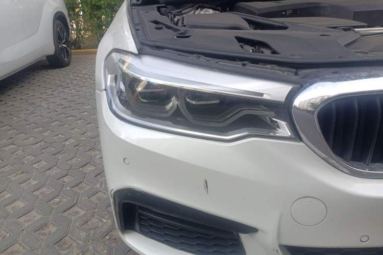 Used BMW 5 Series 2018 Restyled 530Li Luxury Edition M Sport Package Right Front Headlight