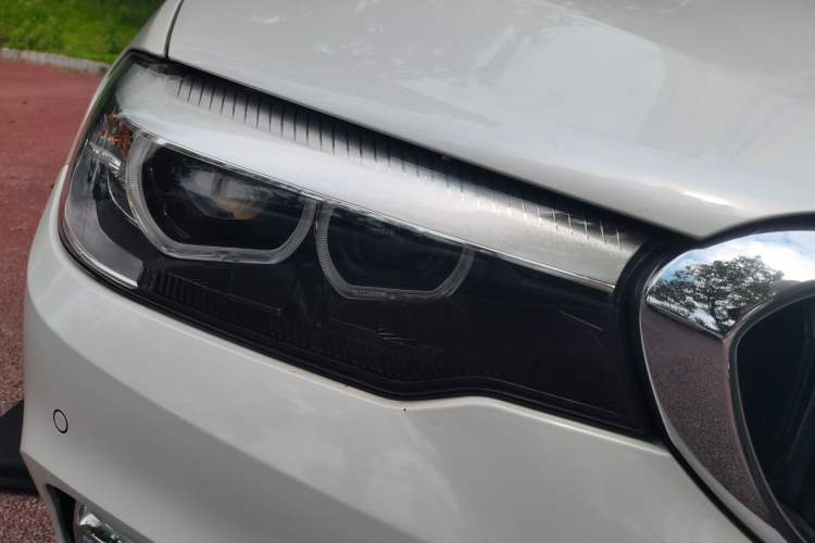 Used BMW 5 Series 2018 Revised Version 530Li Leading Edition Luxury Package Right Front Headlight