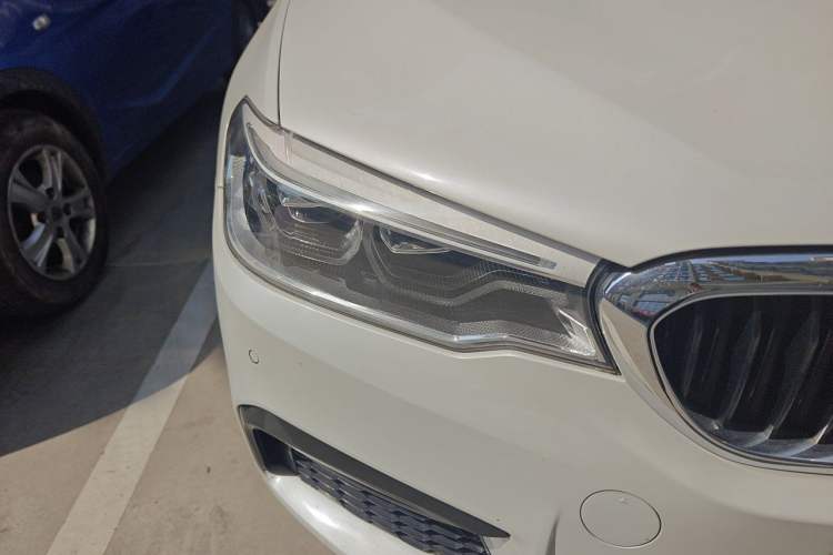 Used BMW 5 Series 2018 530Li Luxury Edition M Sport Package Right Front Headlight