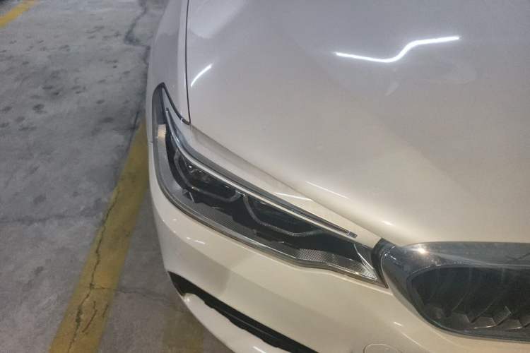 Used BMW 5 Series 2018 Restyled 530Li Luxury Edition M Sport Package Right Front Headlight