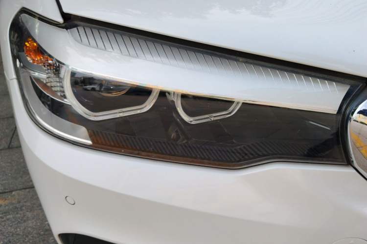 Used BMW 5 Series 2018 530Li Leading Model M Sport Package Right Front Headlight