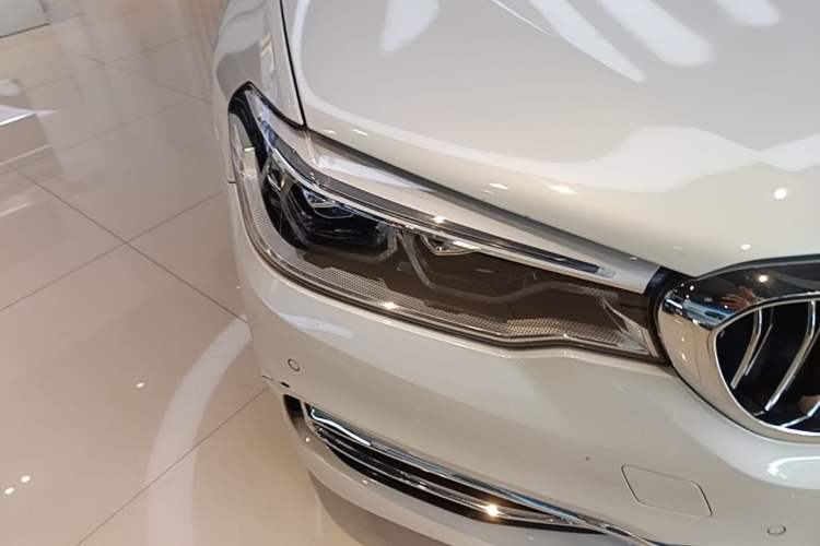 Used BMW 5 Series 2018 530Li Luxury Edition Premium Package Right Front Headlight
