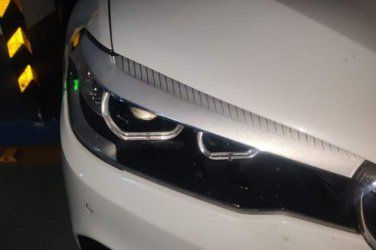 Used BMW 5 Series 2018 530Li Leading Model M Sport Package Right Front Headlight