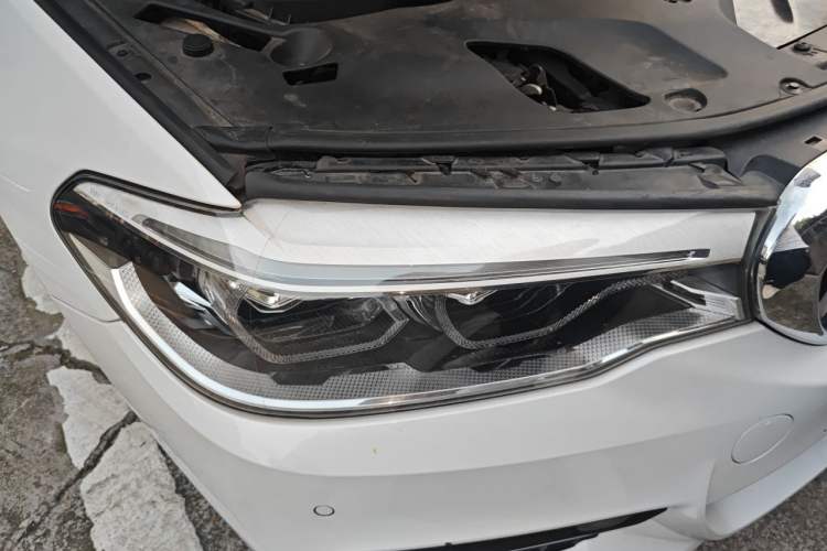 Used BMW 5 Series 2018 530Li Leading Model M Sport Package Right Front Headlight