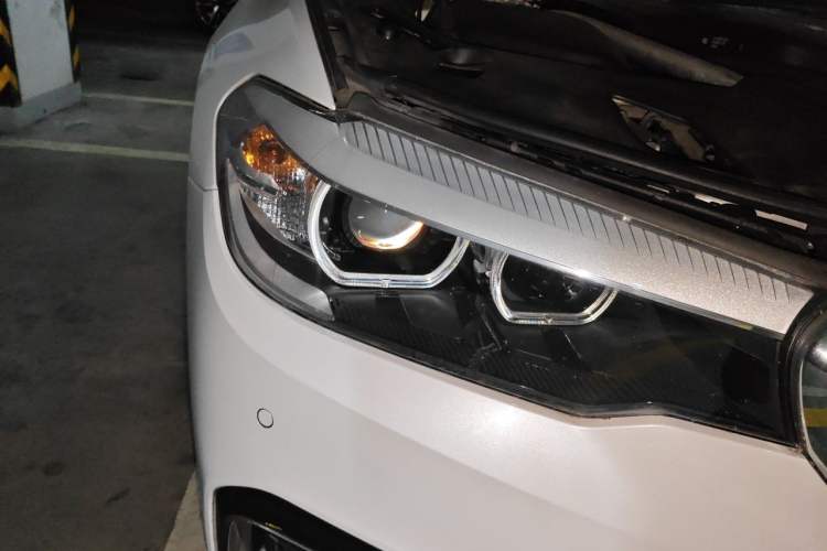 Used BMW 5 Series 2018 530Li Leading Model M Sport Package Right Front Headlight