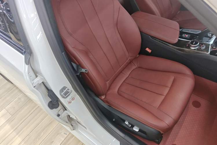 Used BMW 5 Series 2018 Restyled 530Li Leading Edition M Sport Package Right Front Seat