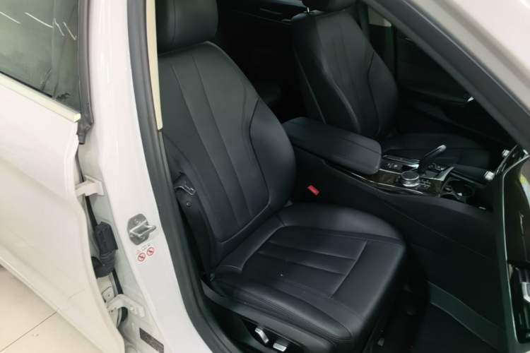 Used BMW 5 Series 2018 525Li Luxury Package Right Front Seat