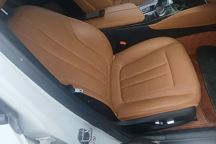 Used BMW 5 Series 2018 Restyled 530Li Leading Edition M Sport Package Right Front Seat