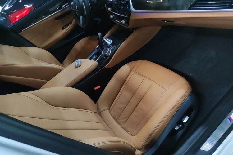 Used BMW 5 Series 2018 530Li Luxury Edition M Sport Package Right Front Seat