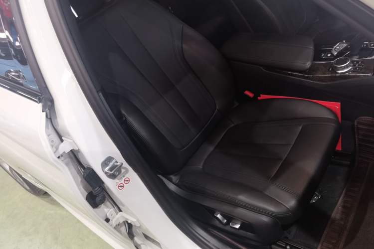 Used BMW 5 Series 2018 525Li M Sport Package Right Front Seat