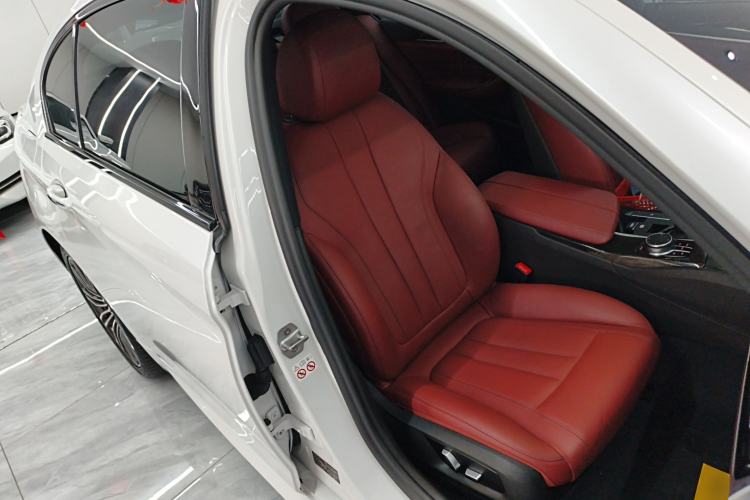 Used BMW 5 Series 2018 Facelifted 530Li xDrive M Sport Package Right Front Seat