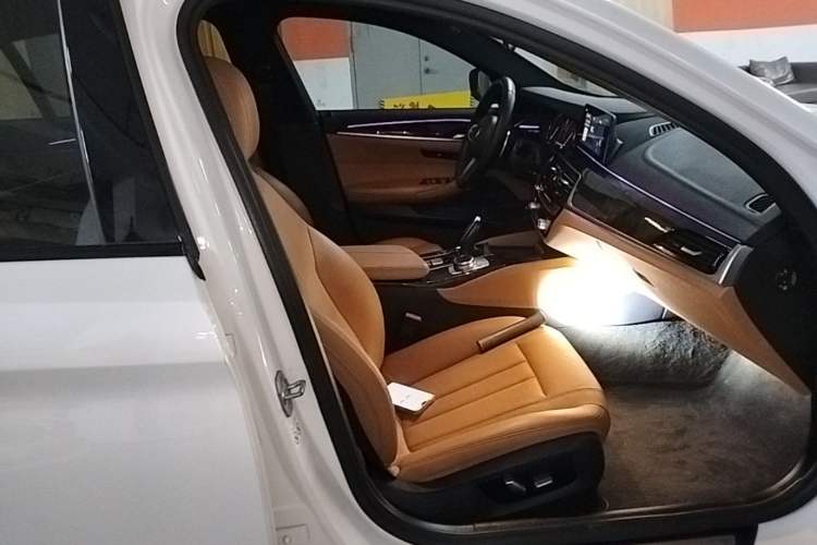 Used BMW 5 Series 2018 Restyled 530Li Leading Edition M Sport Package Right Front Seat