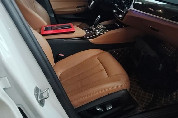 Used BMW 5 Series 2018 530Li Leading Model M Sport Package Right Front Seat