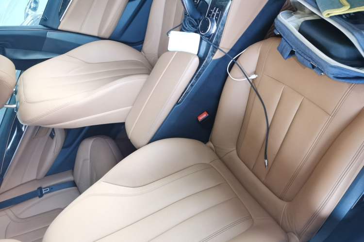 Used BMW 5 Series 2018 Facelifted 530Li xDrive M Sport Package Right Front Seat