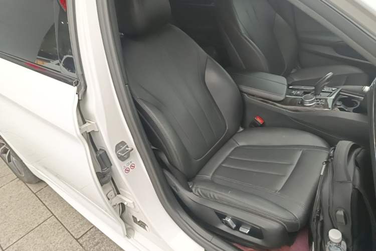 Used BMW 5 Series 2018 525Li M Sport Package Right Front Seat