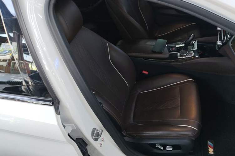 Used BMW 5 Series 2018 530Li Luxury Edition M Sport Package Right Front Seat