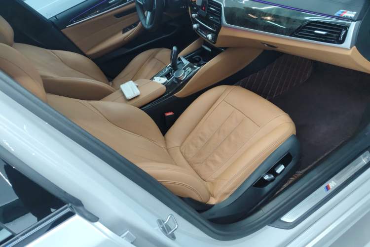 Used BMW 5 Series 2018 530Li Luxury Edition M Sport Package Right Front Seat