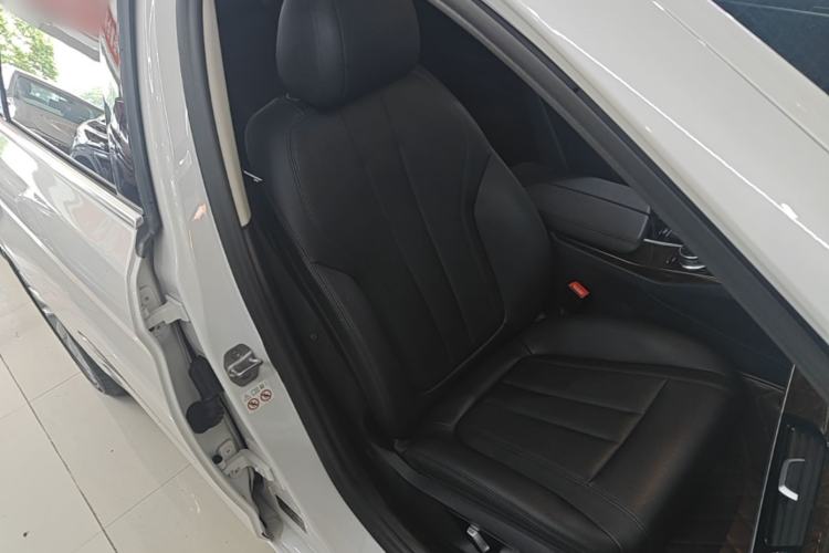 Used BMW 5 Series 2018 525Li Luxury Package Right Front Seat