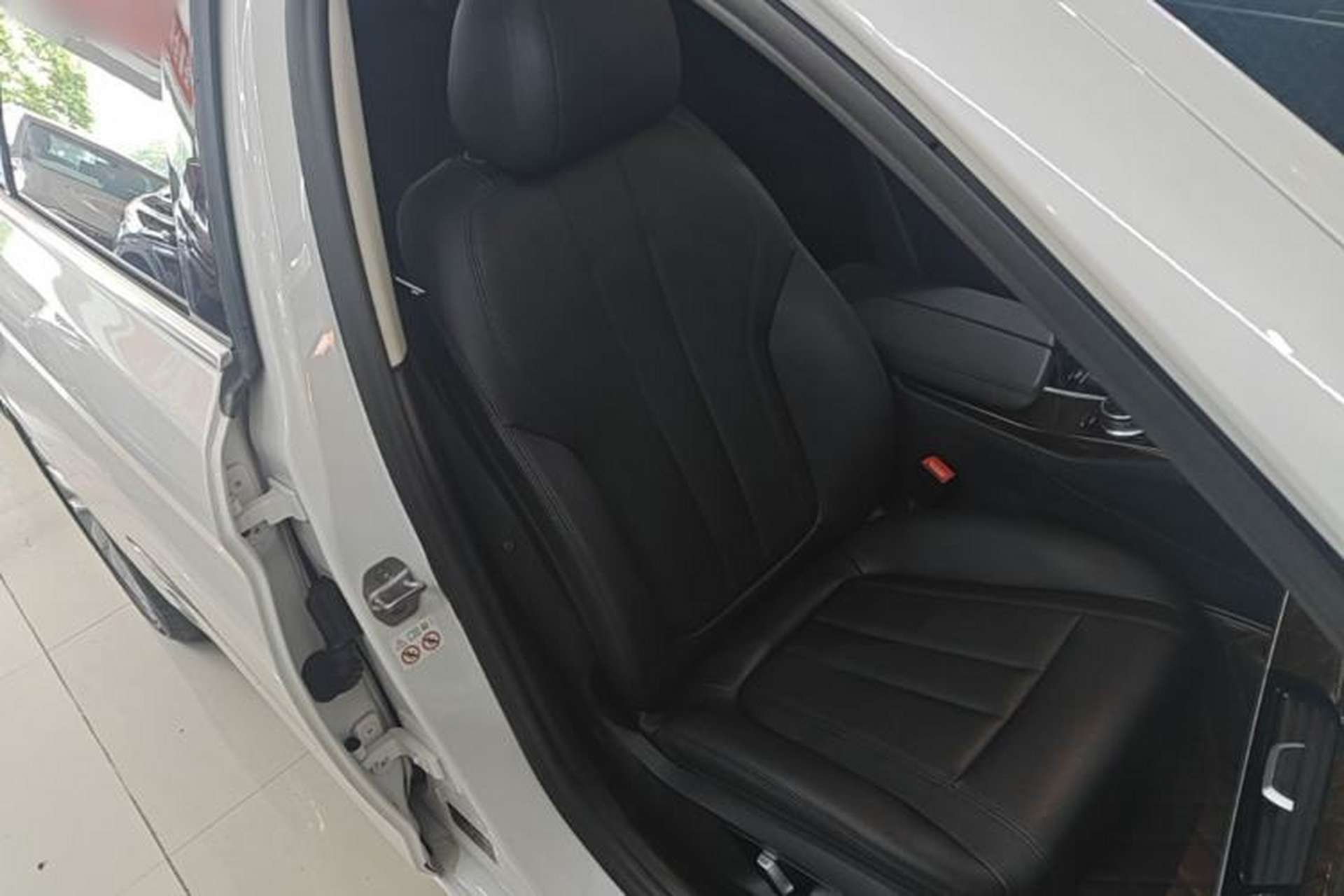 Used BMW 5 Series 2018 525Li Luxury Package Right Front Seat