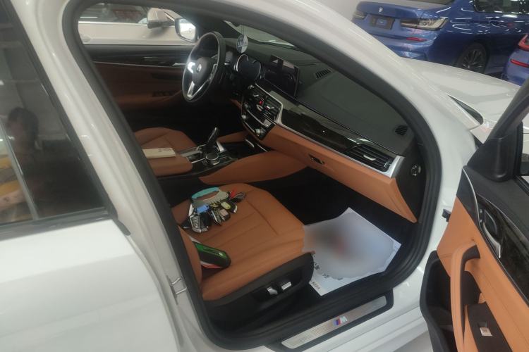 Used BMW 5 Series 2018 Restyled 530Li Leading Edition M Sport Package Right Front Seat