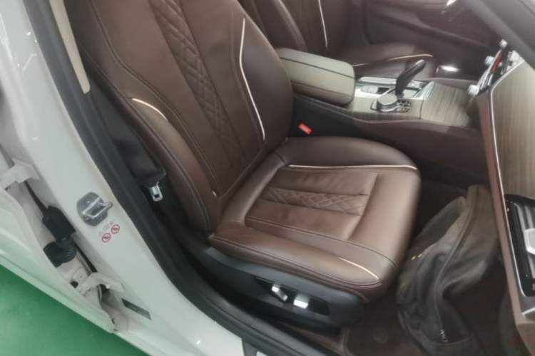 Used BMW 5 Series 2018 Revised Version 530Li Leading Edition Luxury Package Right Front Seat