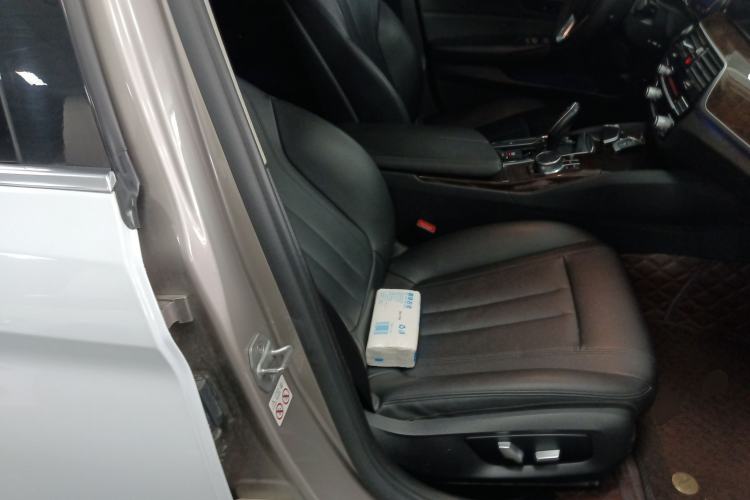 Used BMW 5 Series 2018 525Li Luxury Package Right Front Seat