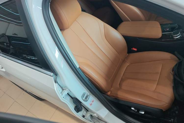 Used BMW 5 Series 2018 528Li Launch Special Edition Right Front Seat