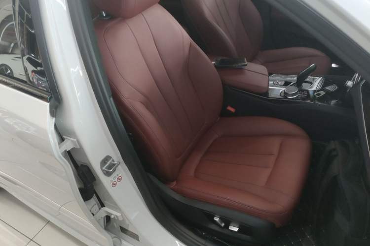 Used BMW 5 Series 2018 Restyled 530Li Leading Edition M Sport Package Right Front Seat