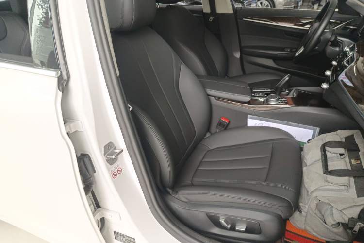 Used BMW 5 Series 2018 525Li Luxury Package Right Front Seat