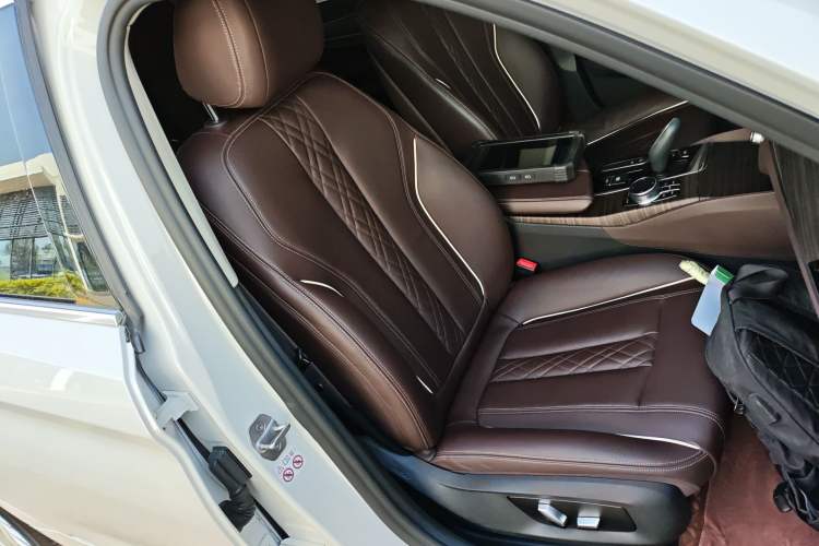 Used BMW 5 Series 2018 Revised Version 530Li Leading Edition Luxury Package Right Front Seat