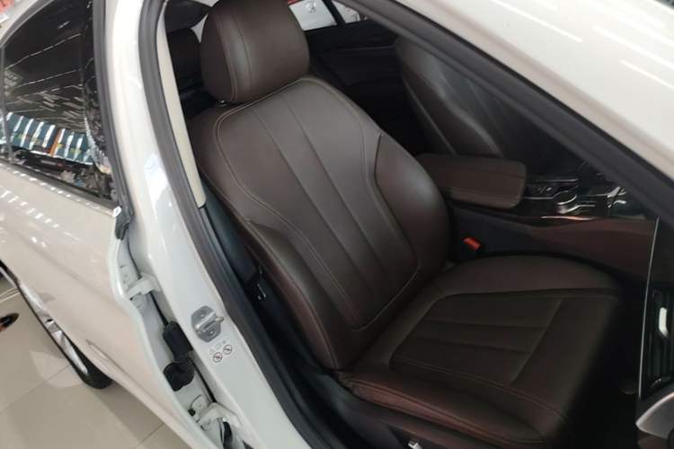 Used BMW 5 Series 2018 525Li Luxury Package Right Front Seat