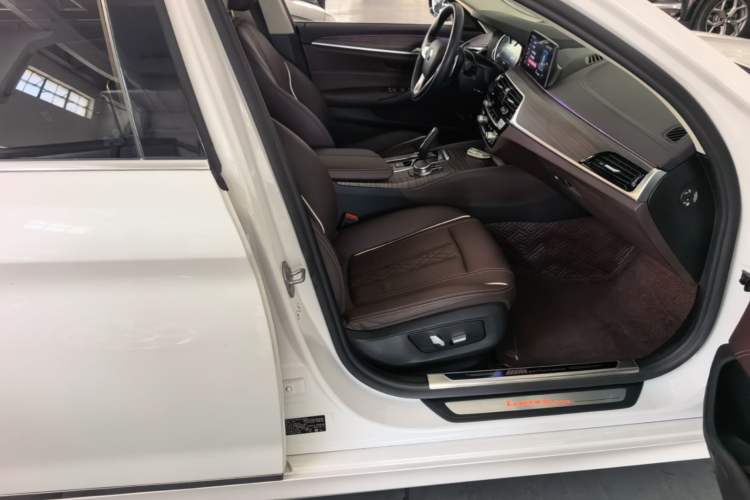 Used BMW 5 Series 2018 Revised Version 530Li Leading Edition Luxury Package Right Front Seat